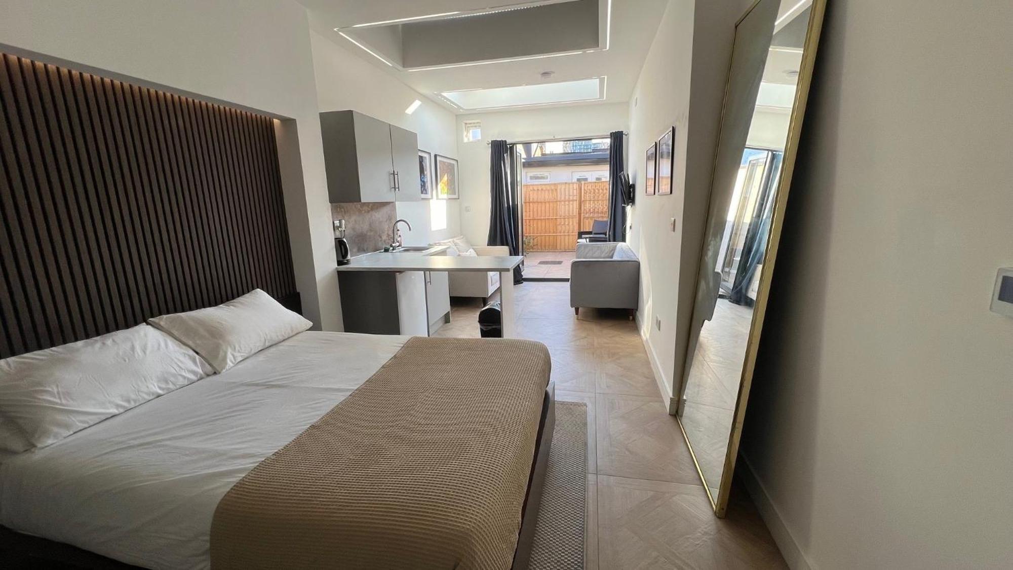 Luxurious London Studios Харроу Экстерьер фото